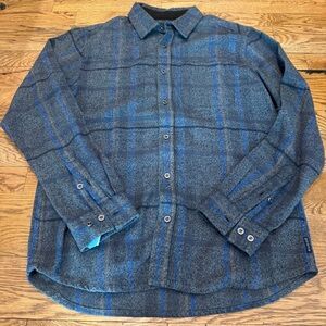 Prana. Men’s Woodman Flannel Button Down Shirt. Gray/Blue. Size Medium.